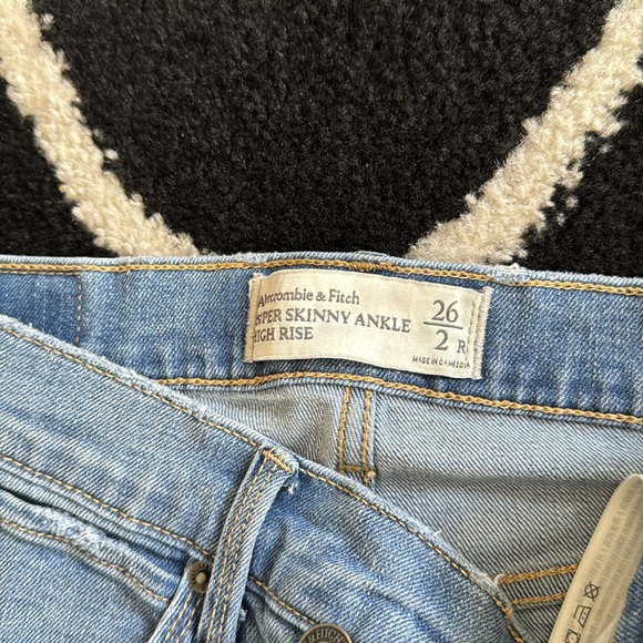 abercrombie high rise jeans - Picture 2 of 3